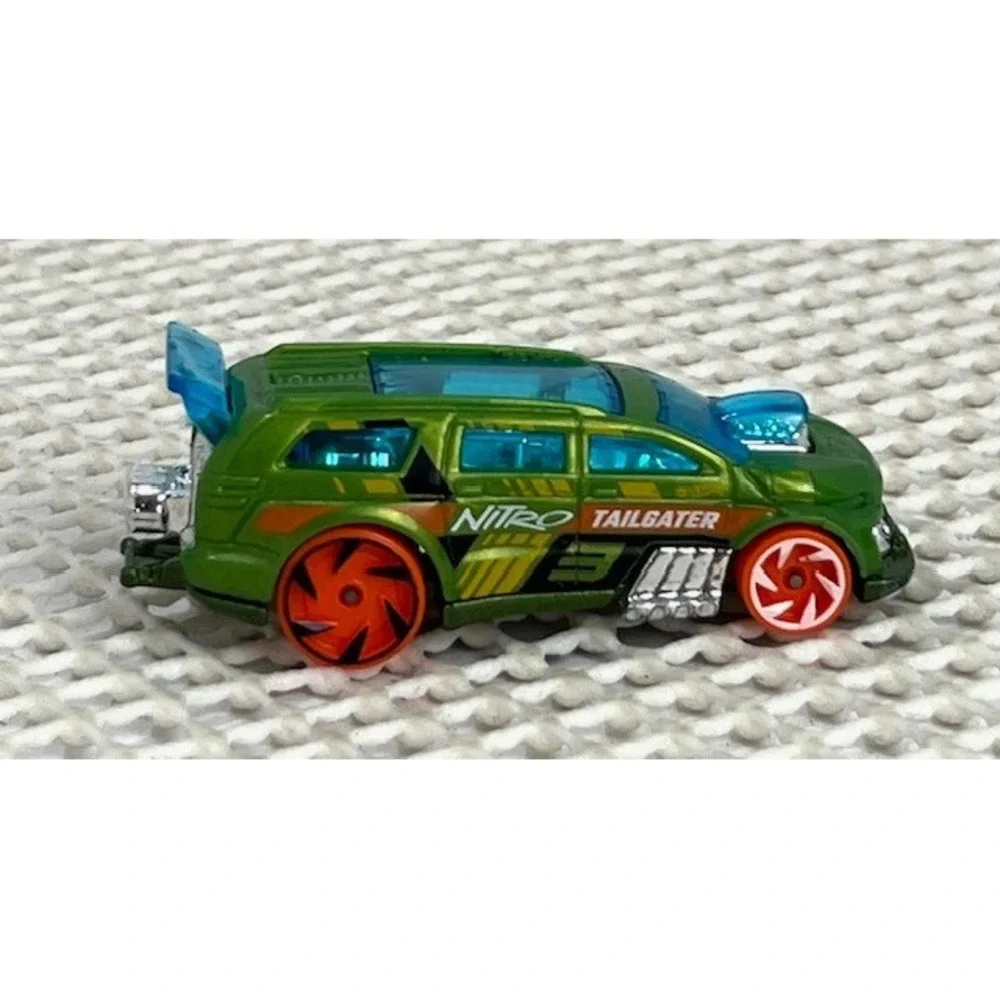 2014 HOT WHEELS NITRO TAILGATER GREEN 3